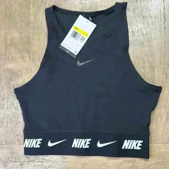 Nike Tops - Nike black training top, size Small. NWT.